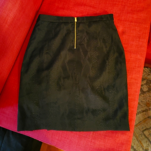 Beautiful new black shirt with slit - Picture 2 of 2